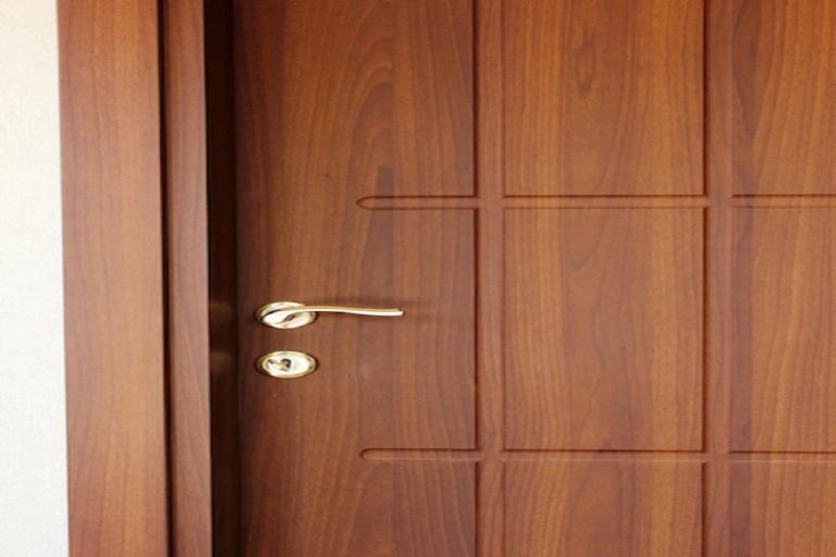 wood-door_632261-22741